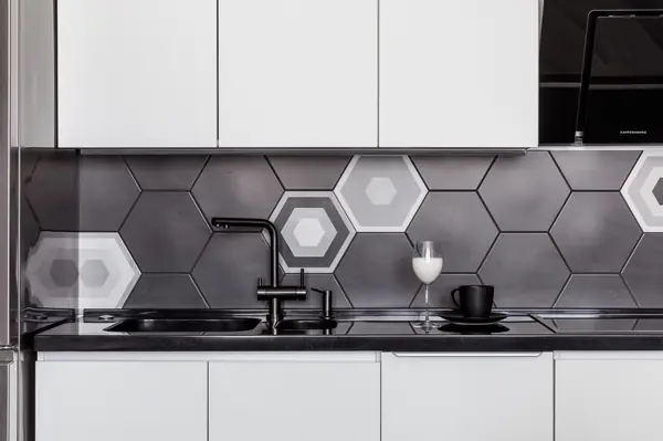 Монохромный интерьер 2-х комнатной квартиры