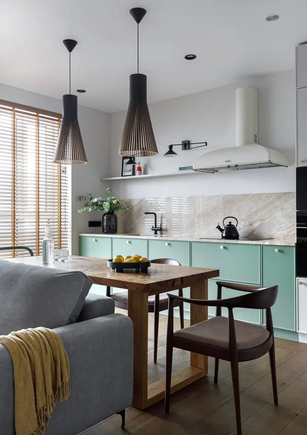 Квартира с панорамными окнами для семьи врачей