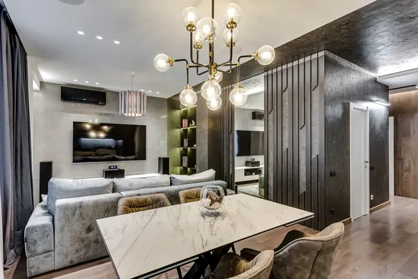 Фото реализации проекта "Квартира в доме с часами"