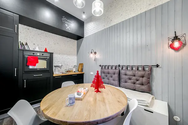 Просторная кухня в стиле лофт