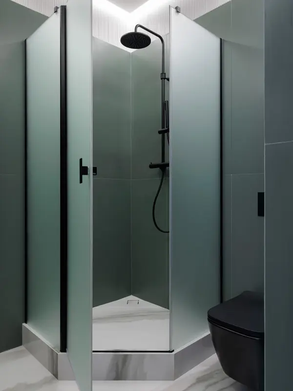 Дизайн современной квартиры с бордовыми акцентами в ЖК "Притяжение" - 146 м2