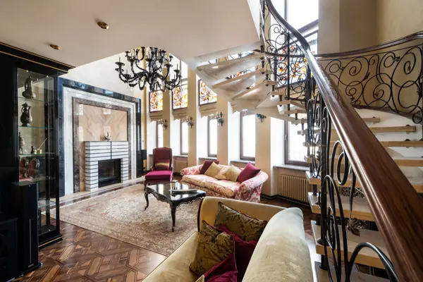 Двухуровневая квартира с камином