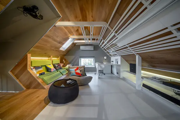 Мансарда ПРОТИВОСТОЯНИЕ