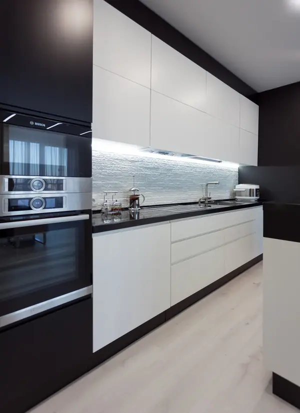 Современная квартира в черно-белых тонах