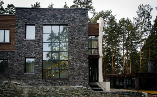 Остекление фасада загородного дома