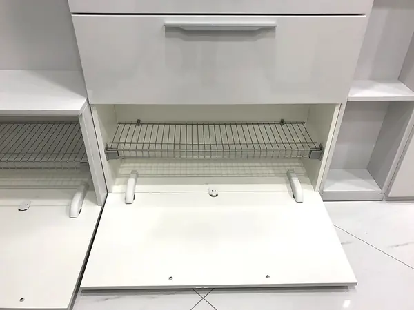 Глянцевый шкаф для прихожей