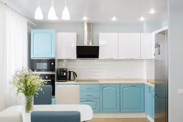 Бирюзовая квартира по улице Интернациональная