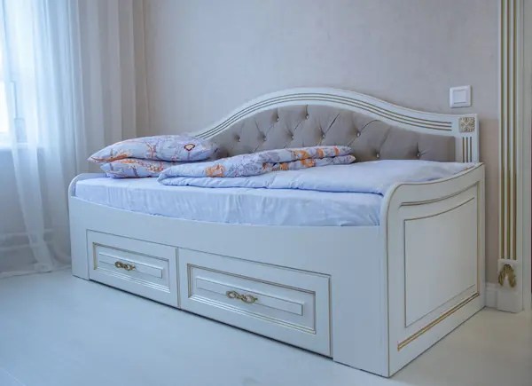 Кровать в классическом стиле