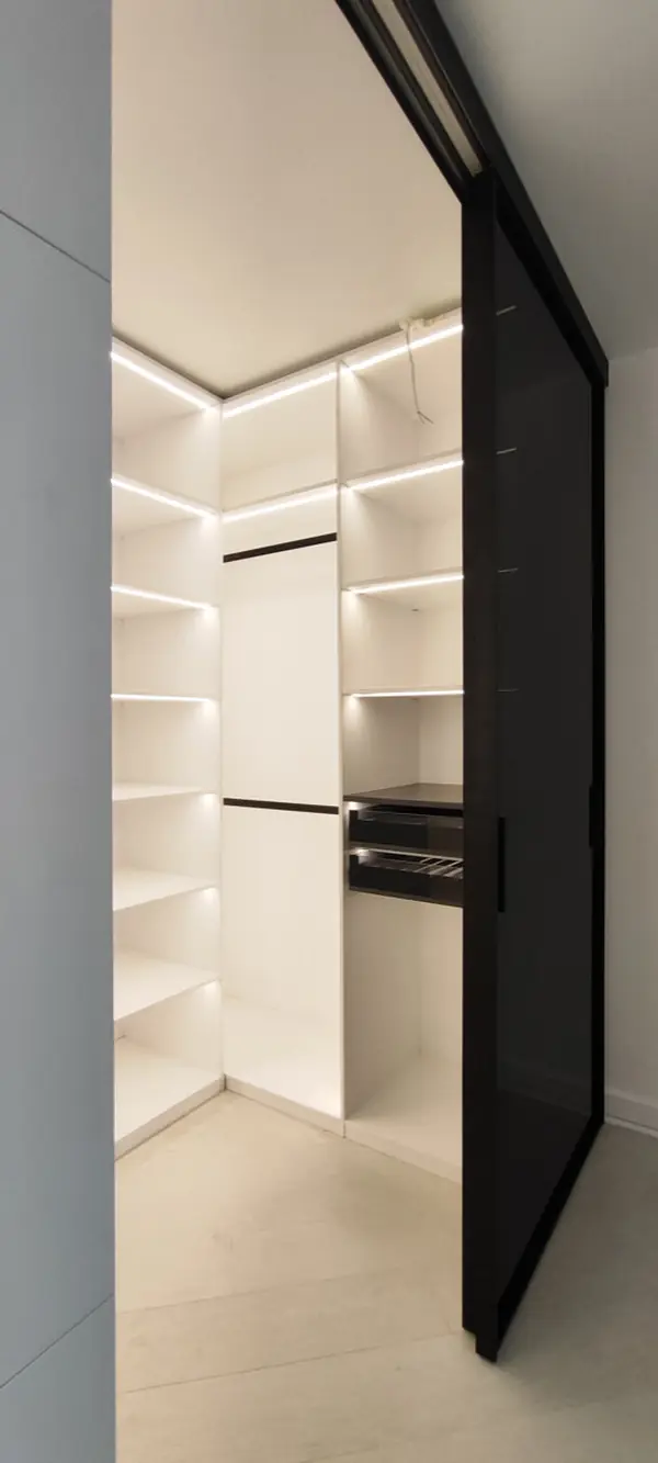 Минималистичная гардеробная