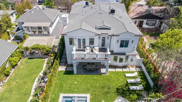 Дом в стиле Кейпкод на Шерман Оакс