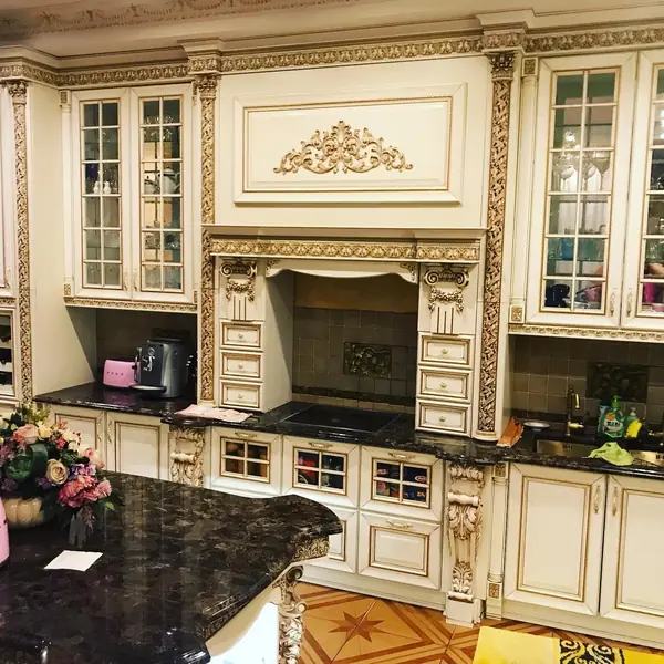 Кухня в классическом стиле (загородный дом)