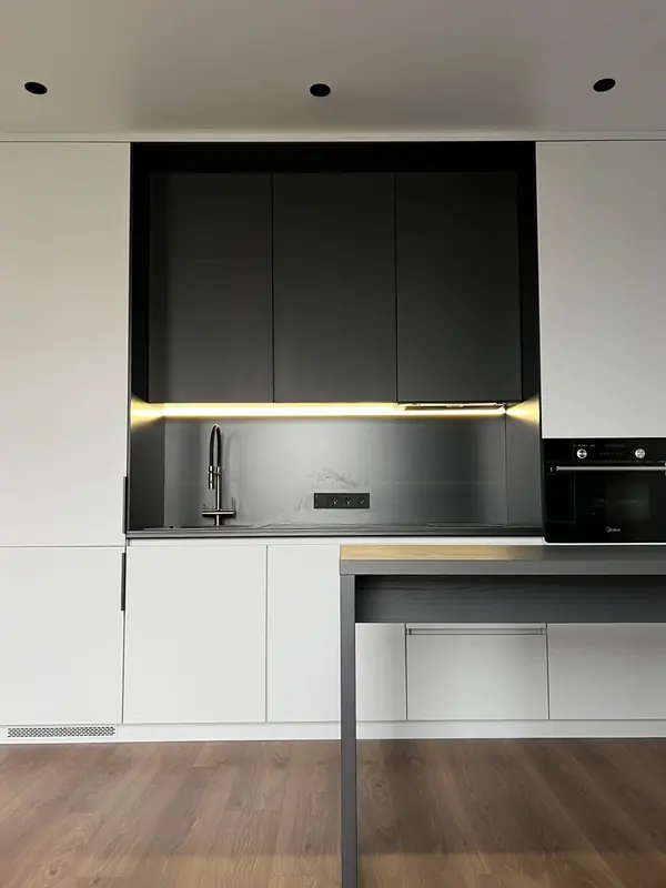 Черно-белая квартира в ЖК "ALT"