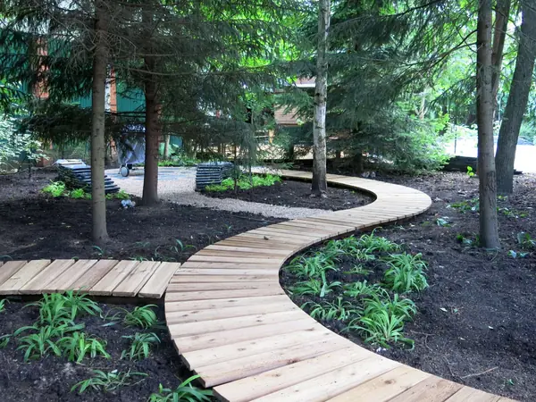 ОБЫКНОВЕННЫЙ САД ДЛЯ НЕОБЫКНОВЕННОЙ СЕМЬИ