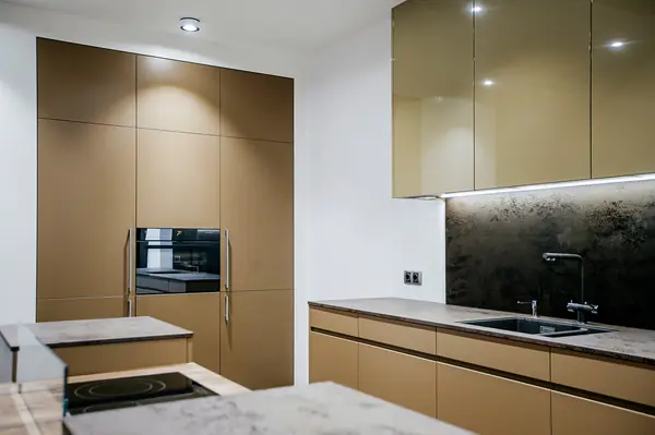 кухня в пряных тонах