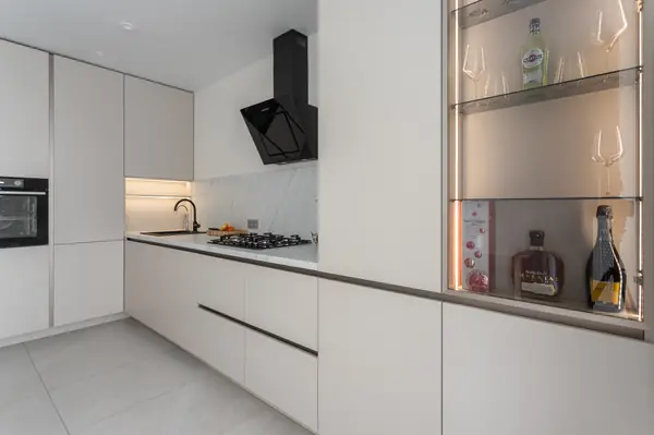 Современная кухня в цвете кашемир