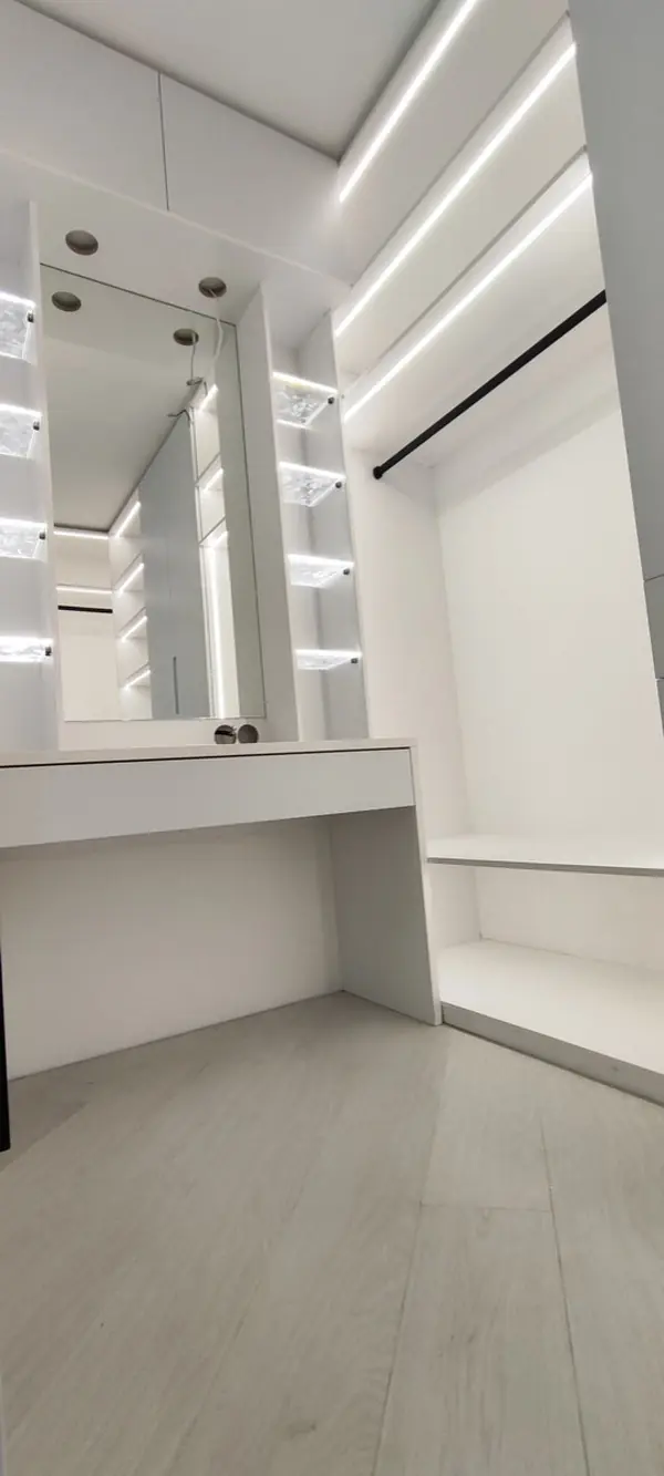 Минималистичная гардеробная