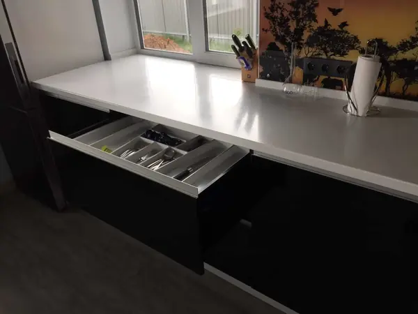 Черная Кухня из стекла1