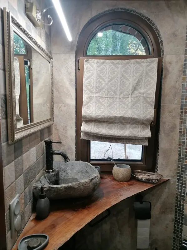 Дом с башней в сказочном стиле в Карелии