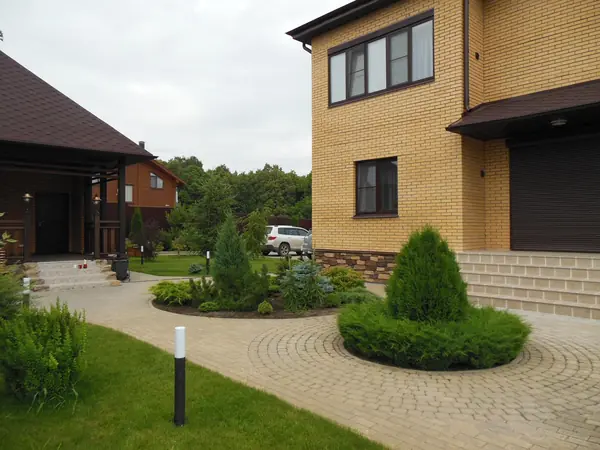 ДВОР В КРИУШАХ