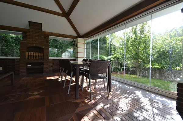 Беседка на приусадебном участке дома