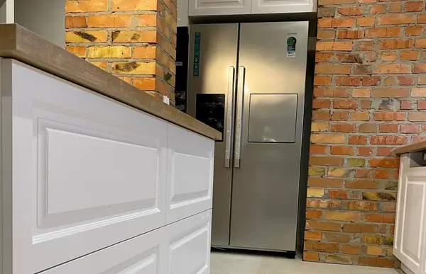 Кухня в стиле лофт с фасадами МДФ эмаль