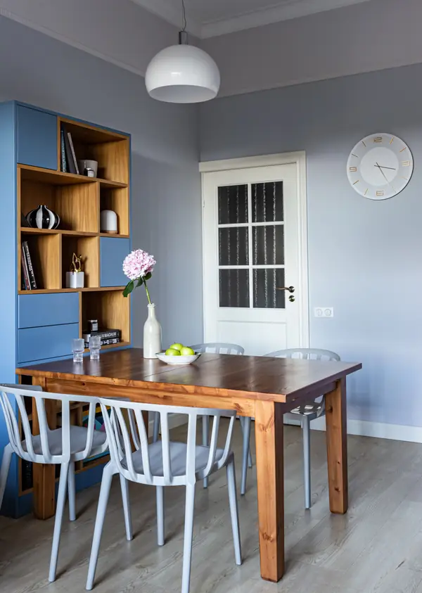 Кухня в Петергофе с высокими потолками