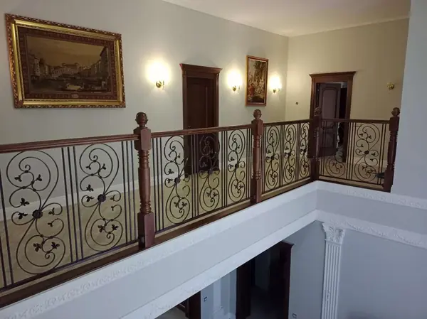 Кованное ограждение второго этажа