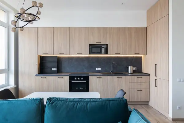 Бежевая кухня в классическом стиле