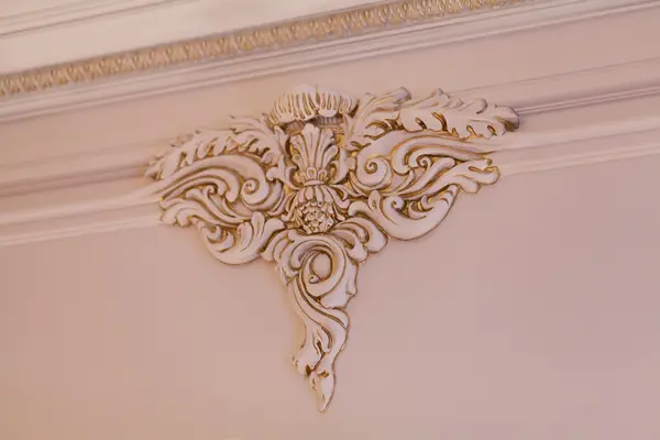 Дворцовая классика в городской квартире