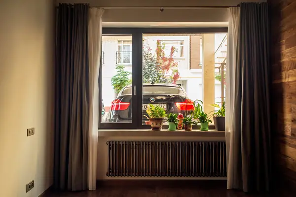 Современное остекление на Остафьевской (дерево-алюминиевые окна)