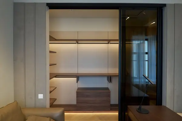 Домашний кабинет с гардеробной системой APPERIA