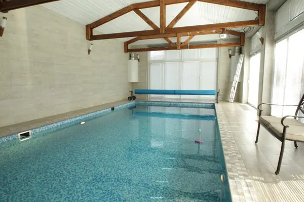 Бассейн 8х4х1.2-1.7 в банном комплексе