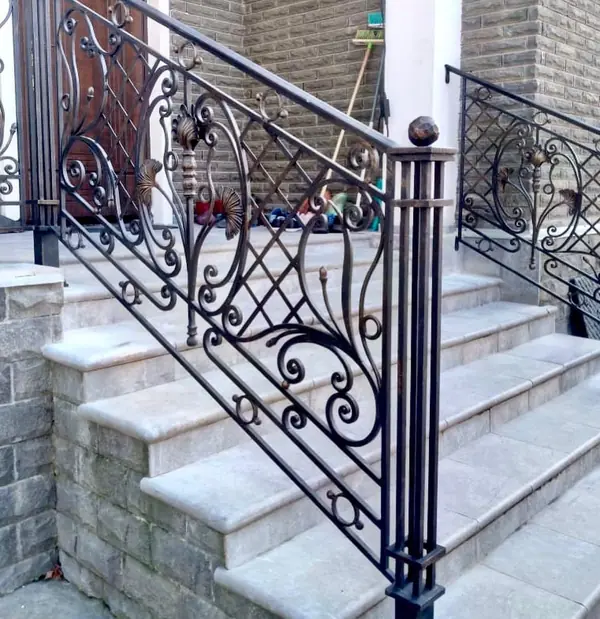 Сварные и кованые перила для лестниц и террас
