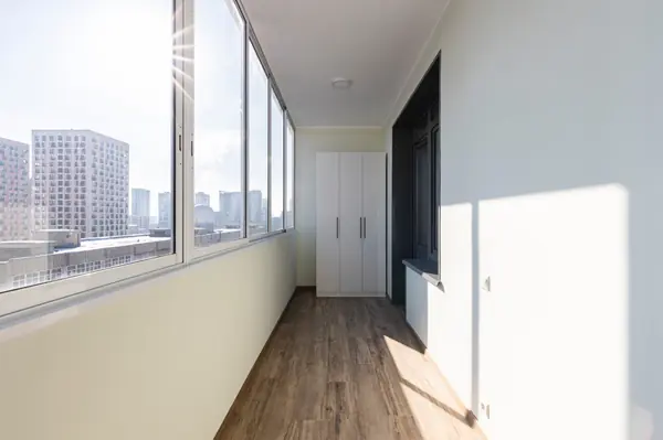 Двухкомнатная квартира под сдачу. Лоджия