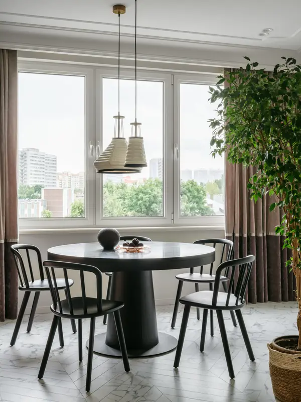 Французское настроение и мотивы шинуазри: семейная квартира