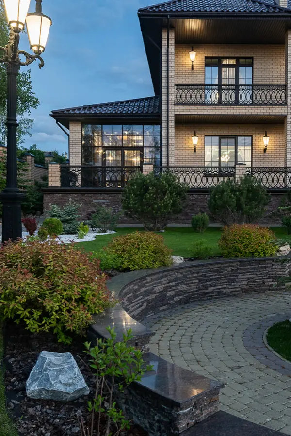 ДОМ НА ХОЛМЕ