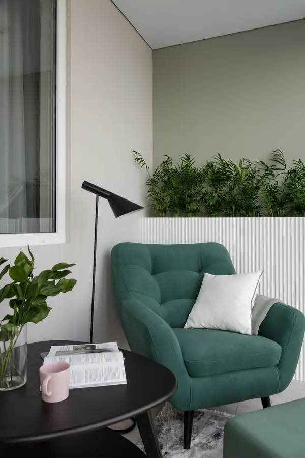 Интерьер квартиры в Приморском районе Санкт-Петербурга с видом на Лахта Центр