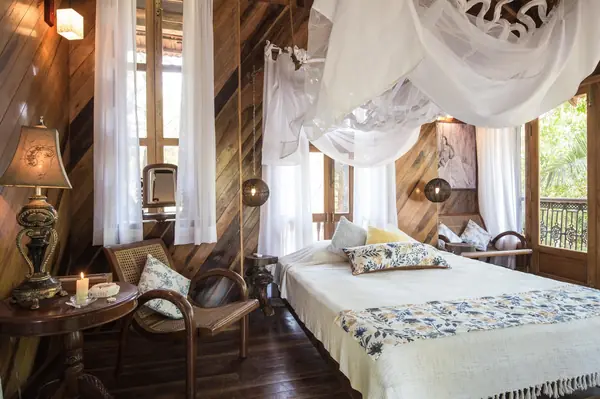 Роскошный дом на дереве в восточном стиле.