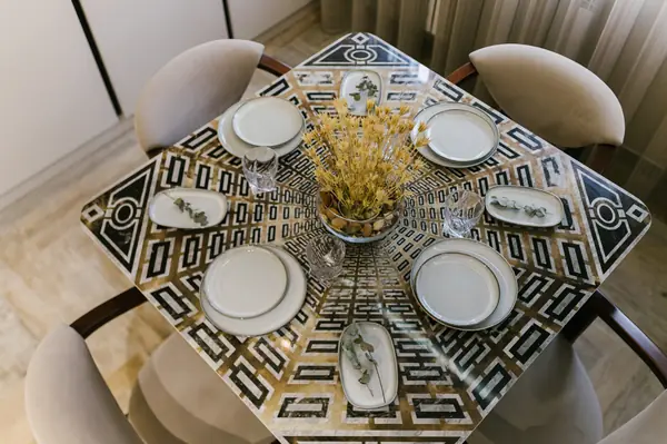 Мужской характер. Стол