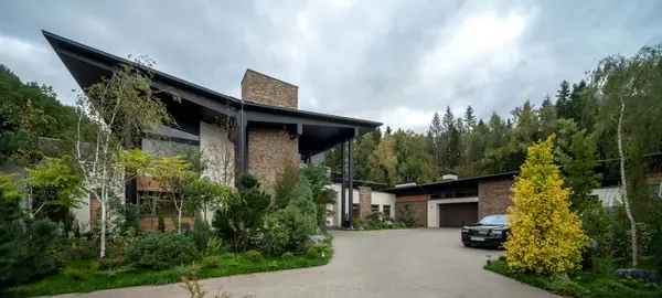 Современный загородный дом "Wing house"