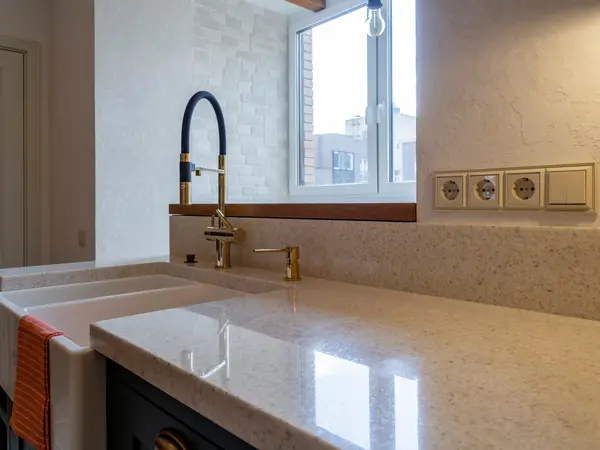 Элегантная кухня в неоклассическом стиле