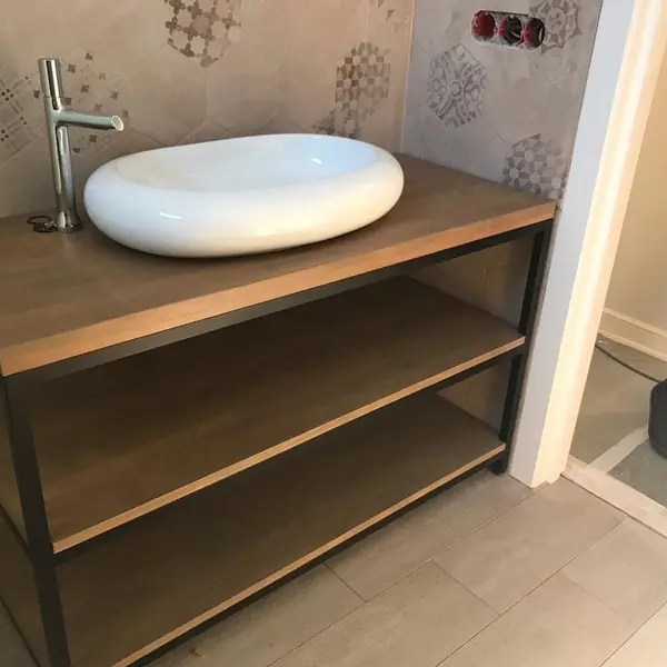 Стеллаж из бука с раковиной