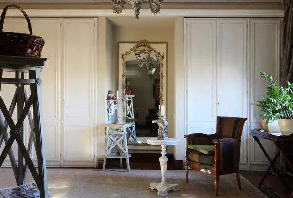 Холл с гардеробом