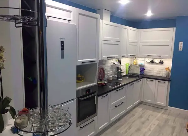 Кухни с окрашенными фасадами