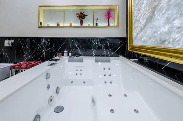 ЖК Смольный парк. Столешница, панно в ванной