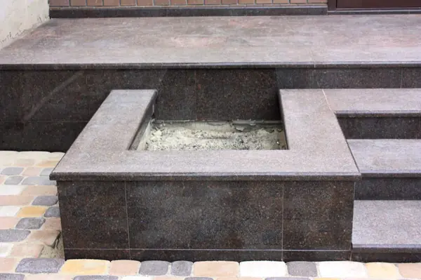 Входная группа из Карельского гранита