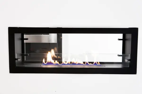 Гостиная.  Сквозной биокамин Decoflame создаст уют сразу в двух пространствах.