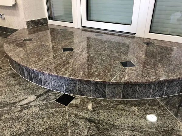 Офис наших партнеров гранит Garnet Grey и лабрадорит Galactic Blue