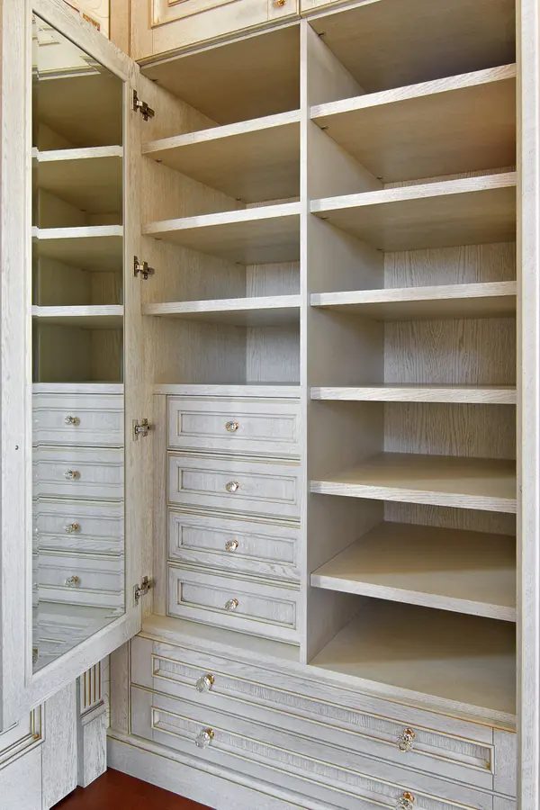 Элитные столярные изделия из дуба для дома в классическом стиле