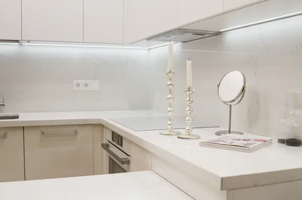 Кухня в стиле хай-тек